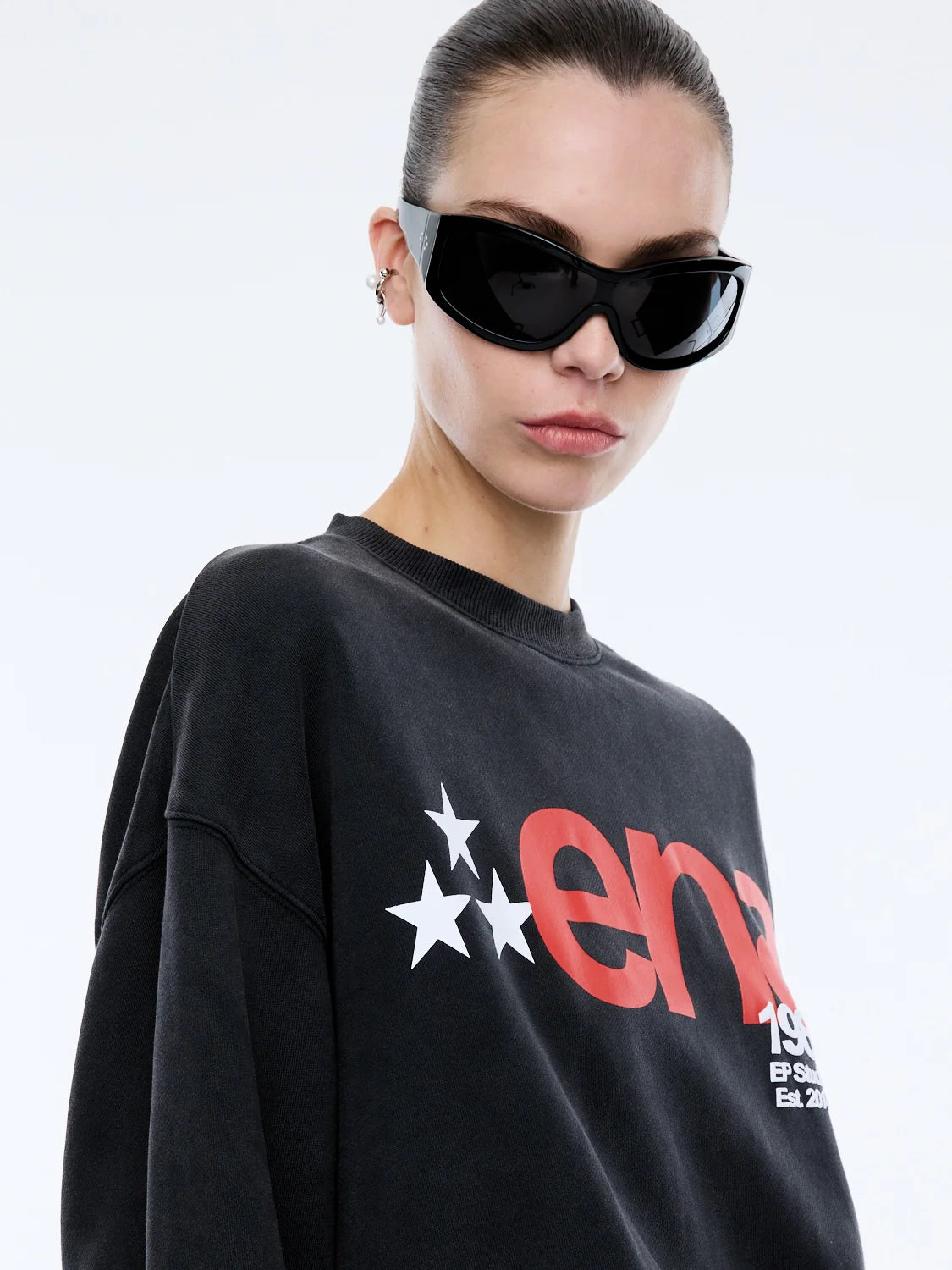 STAR SWEATSHIRT - WASHED CHARCOAL