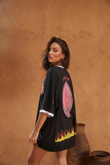 The Very Oversized Lucky Mermaid Tee Black | Sabbi