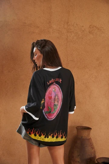 The Very Oversized Lucky Mermaid Tee Black | Sabbi
