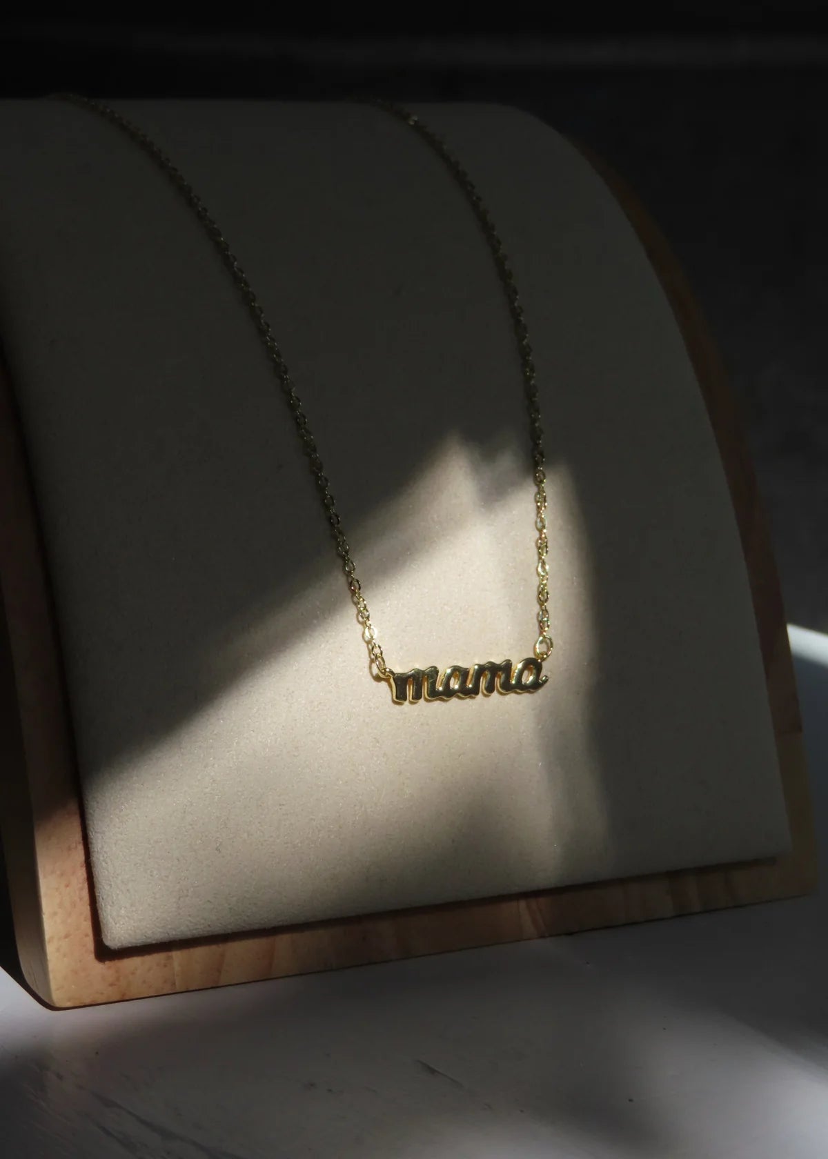 MAMA NECKLACE