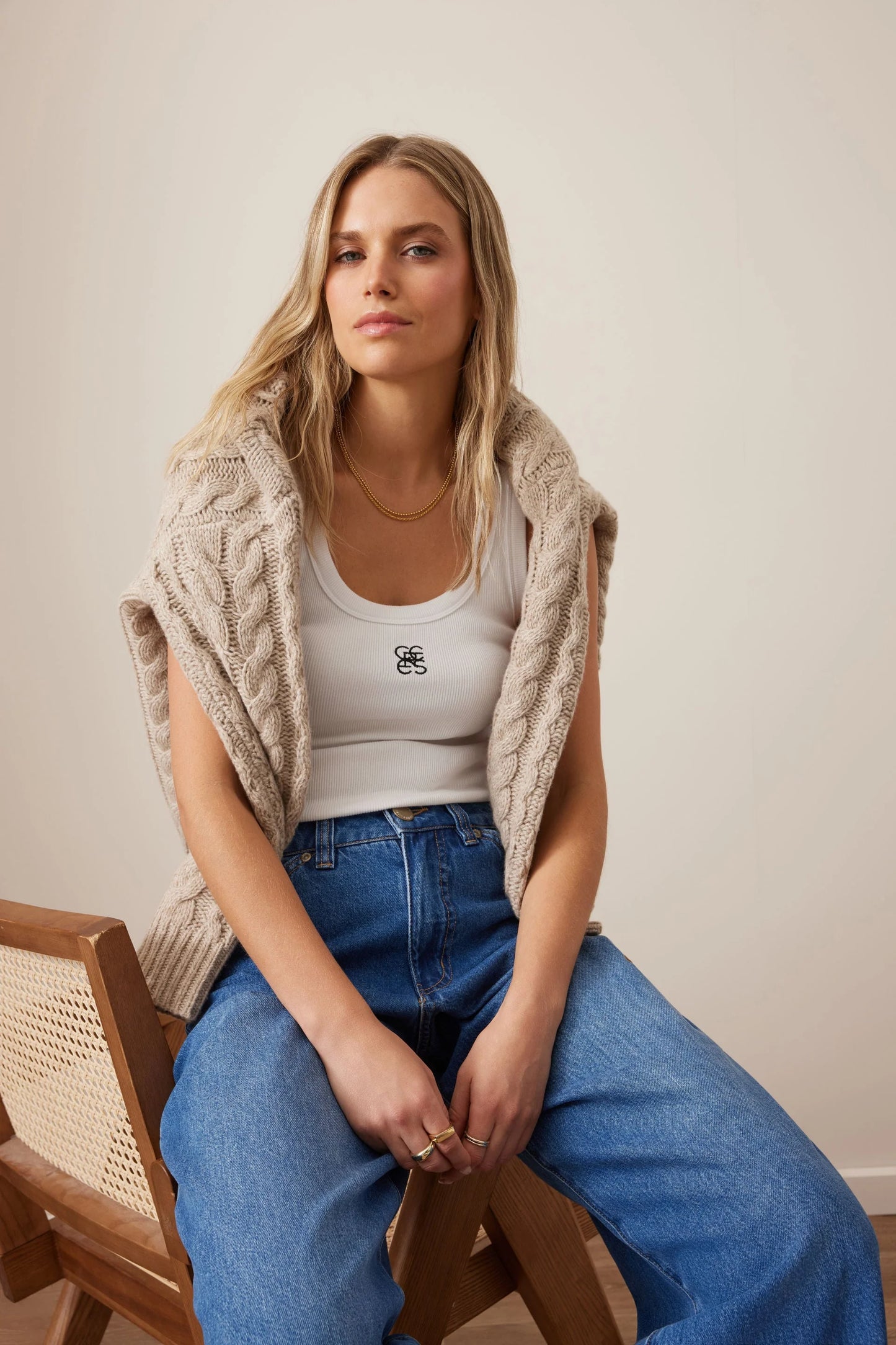 Zoe Contour Rib Scoop Tank – White | Ceres Life